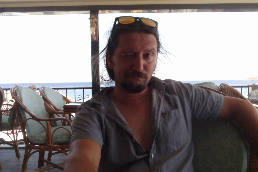 Bir Orada, Bir Burada..